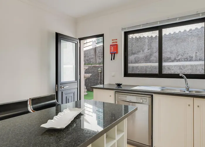 Andrade's By Madeira 펜션 카니코